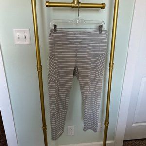 Gaiam Leggings Grey Stripe Size Large w/ Pockets!